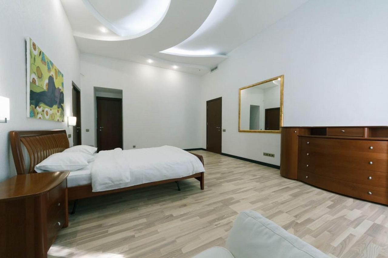Lux Near Maidan, Khreschutyk 3Br Apartment Киев Екстериор снимка
