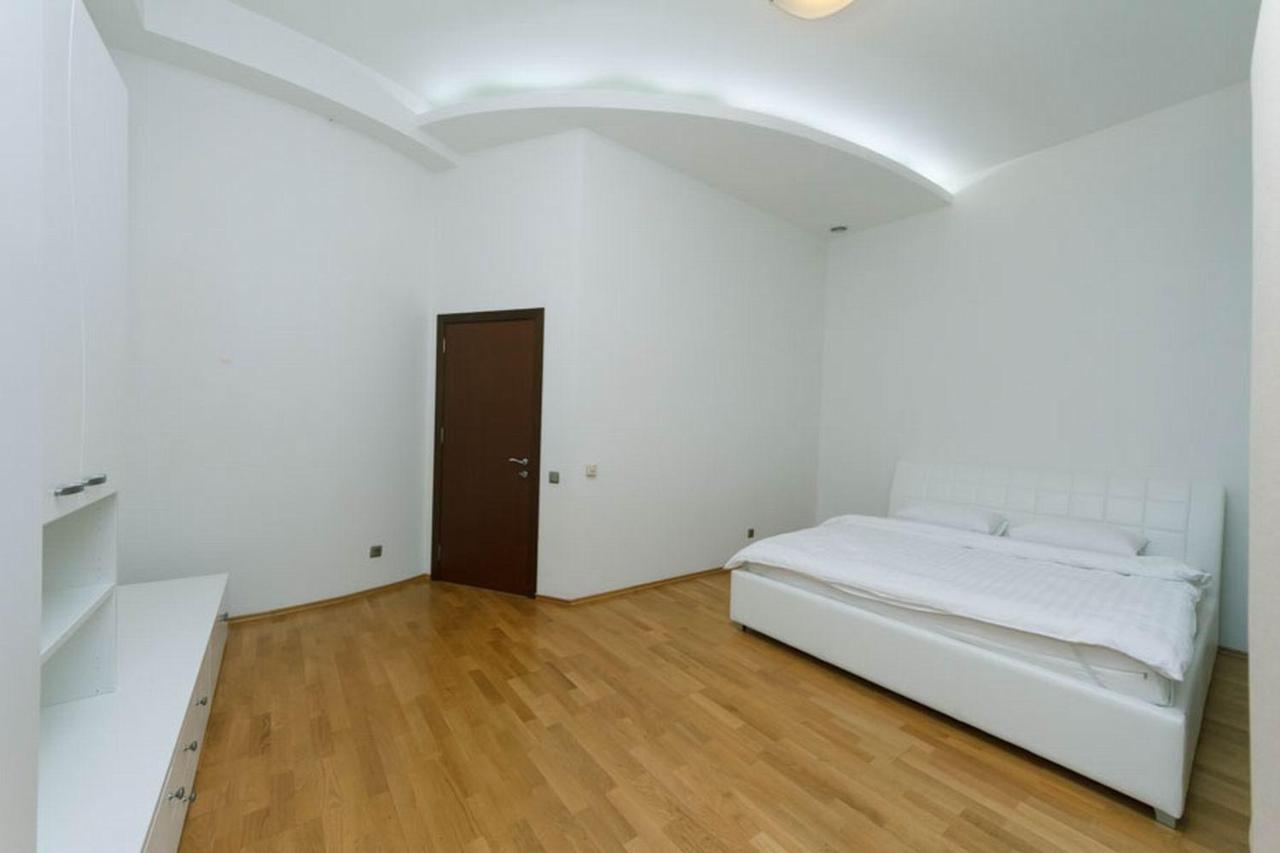 Lux Near Maidan, Khreschutyk 3Br Apartment Киев Екстериор снимка