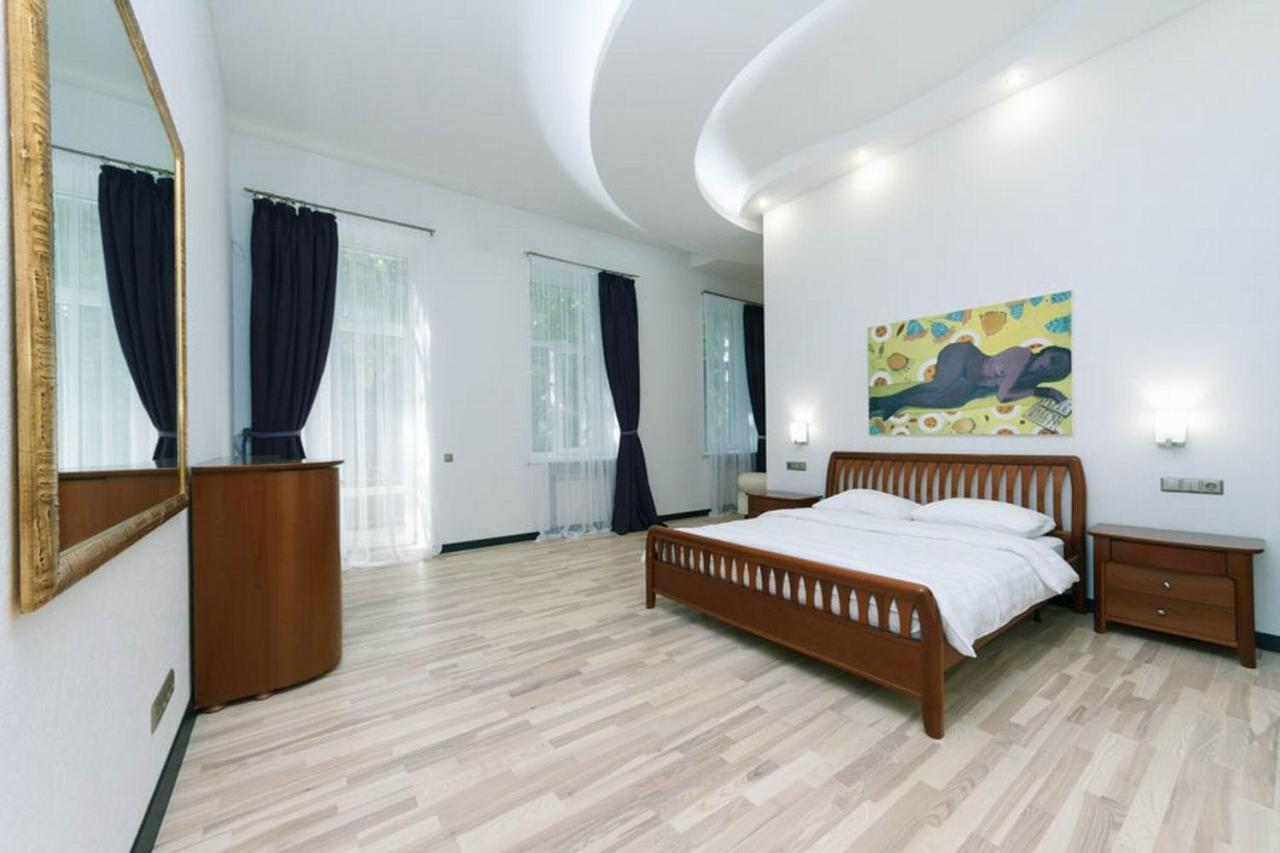 Lux Near Maidan, Khreschutyk 3Br Apartment Киев Екстериор снимка