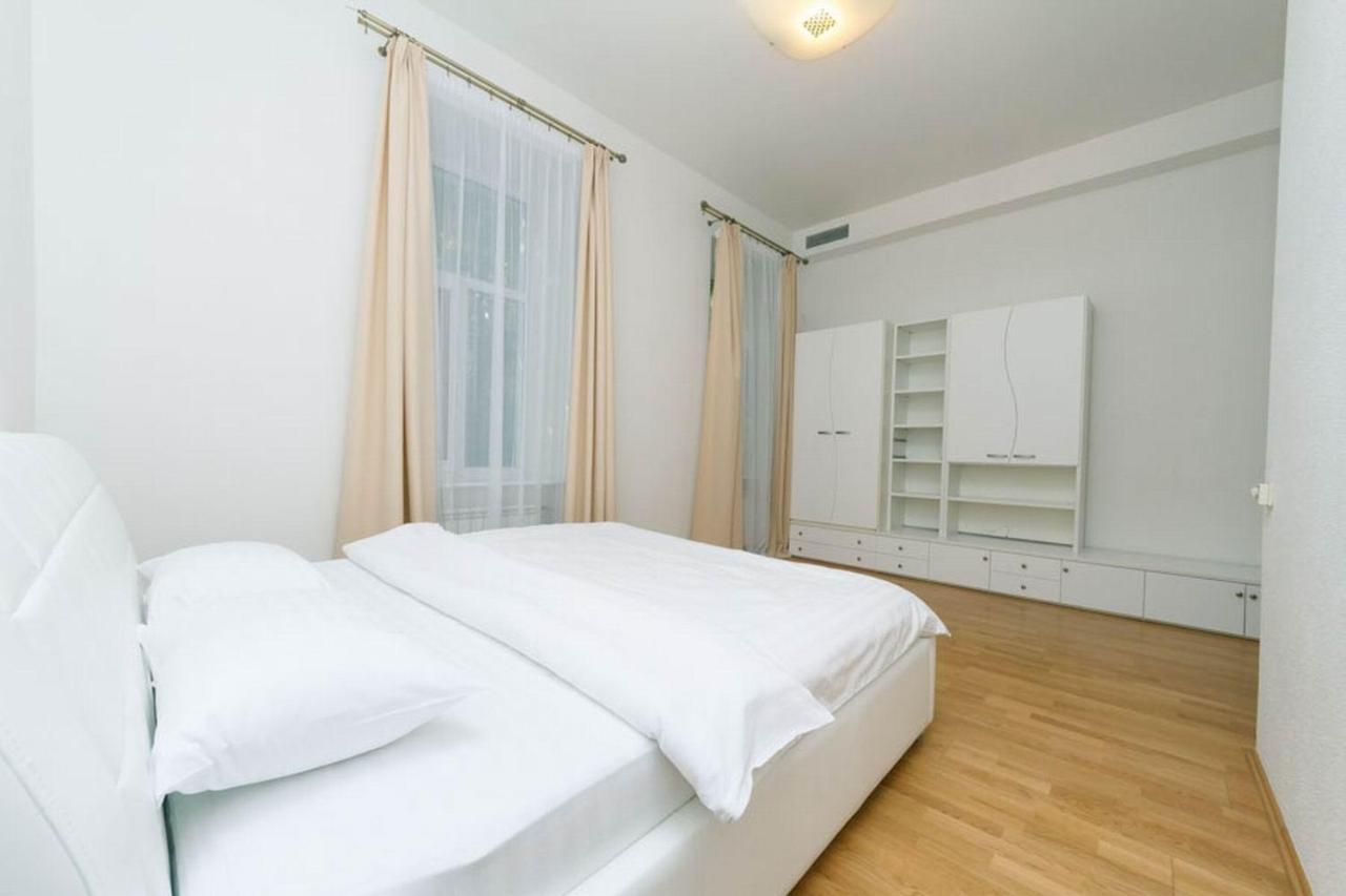 Lux Near Maidan, Khreschutyk 3Br Apartment Киев Екстериор снимка